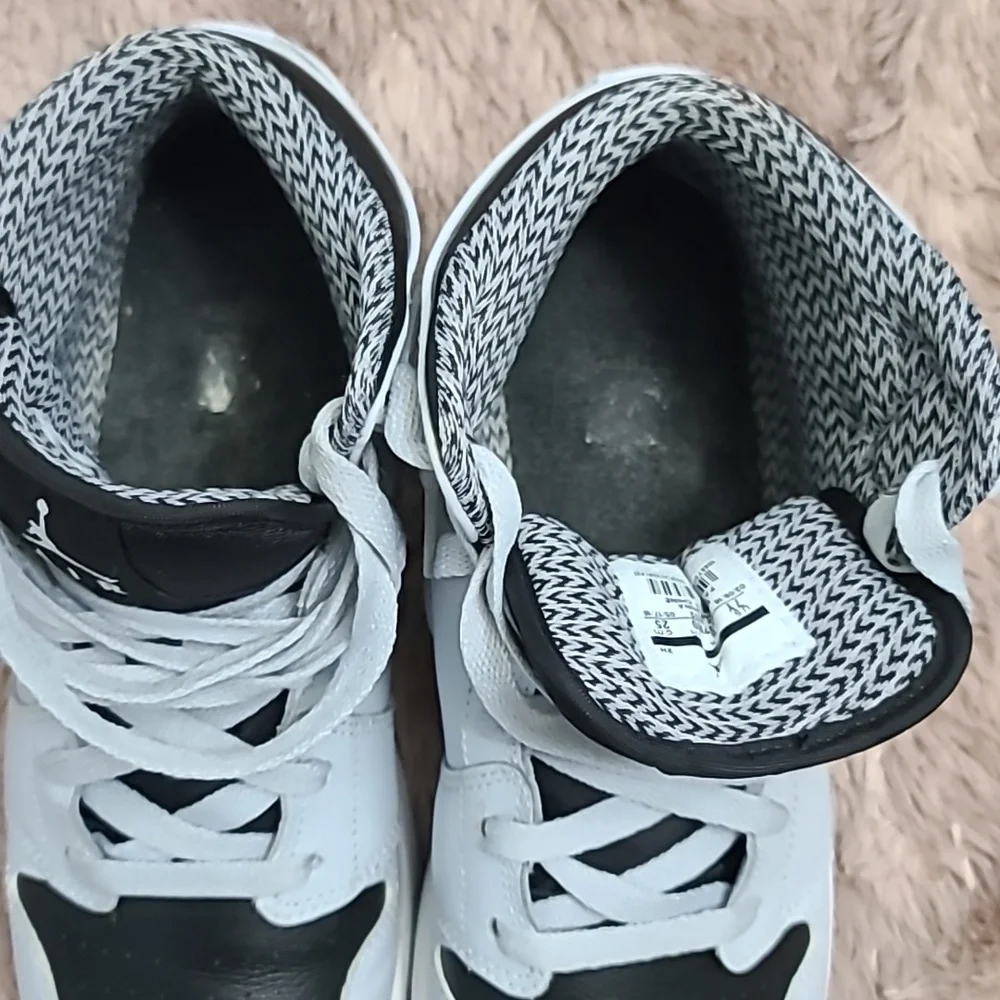 Nike Air Jordan 1 Mid sneakers in the 'Wolf Grey' Sz 7